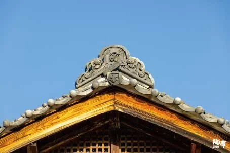 屋根瓦のためのチャリティー展